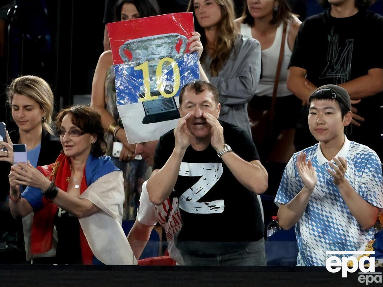 Мужчина в футболке с Z находился на трибуне&nbsp;Australian Open