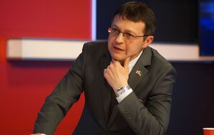 Касьянов покинул МИД без комментариев