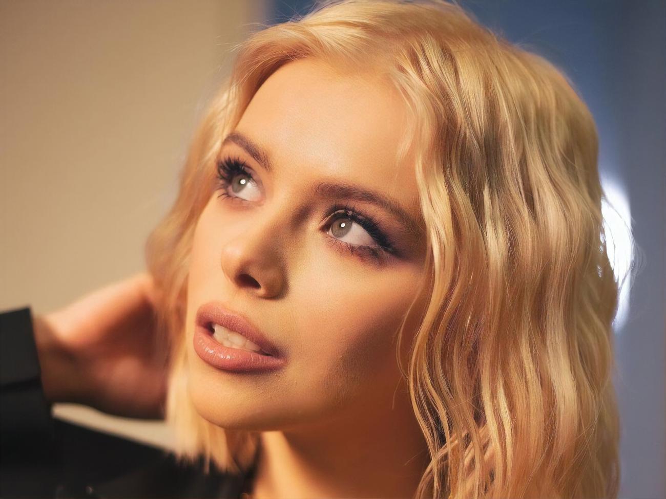 Кондратенко известна по роли школьницы Сони в сериале "Школа"