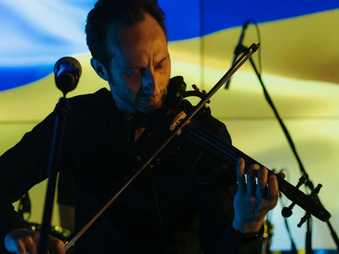 Крупін після повномасштабного вторгнення РФ в Україну займається волонтерською діяльністю