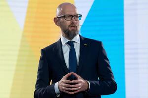 Яценюк о противостоянии России Украине, которой помогают западные партнеры: Мы должны смотреть на широкую картинку