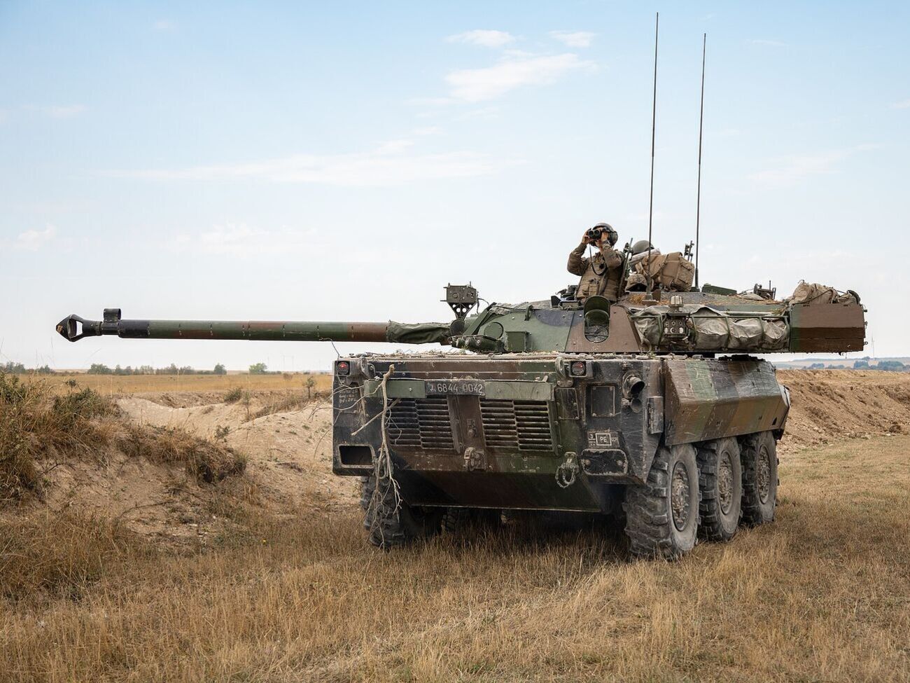 Колісні танки від Франції мають прибути наступного місяця