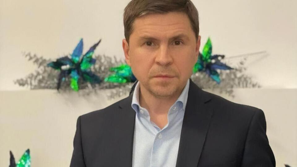 Подоляк нагадав, що РФ атакує Україну танками вже майже рік