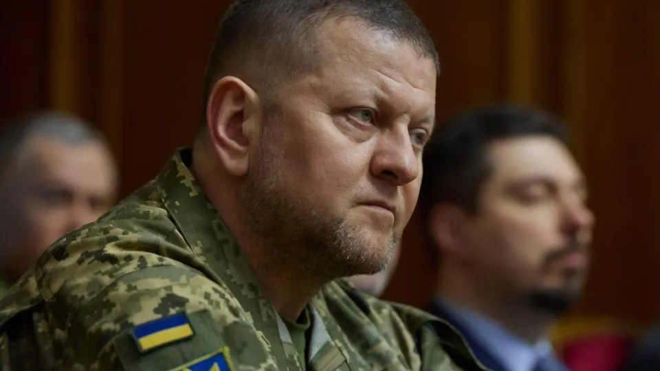Украинские военнослужащие "снабжены амуницией, формой, питанием надлежащего качества и в достаточном количестве", отметил Залужный