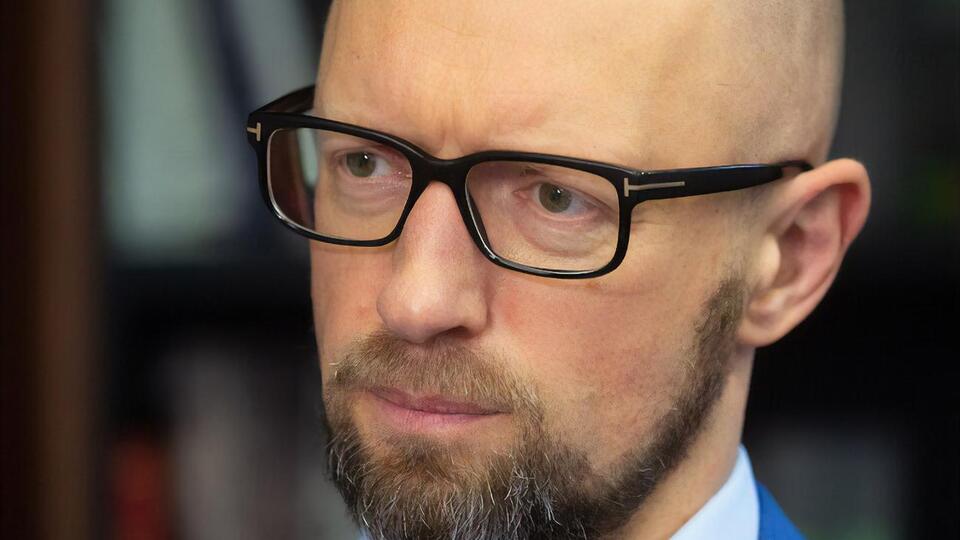 Яценюк: Сорі, їжа – це не національна безпека. Це корупція. Тому я переконаний, що вище українське керівництво повинно на цьому прикладі вжити найжорсткіших заходів
