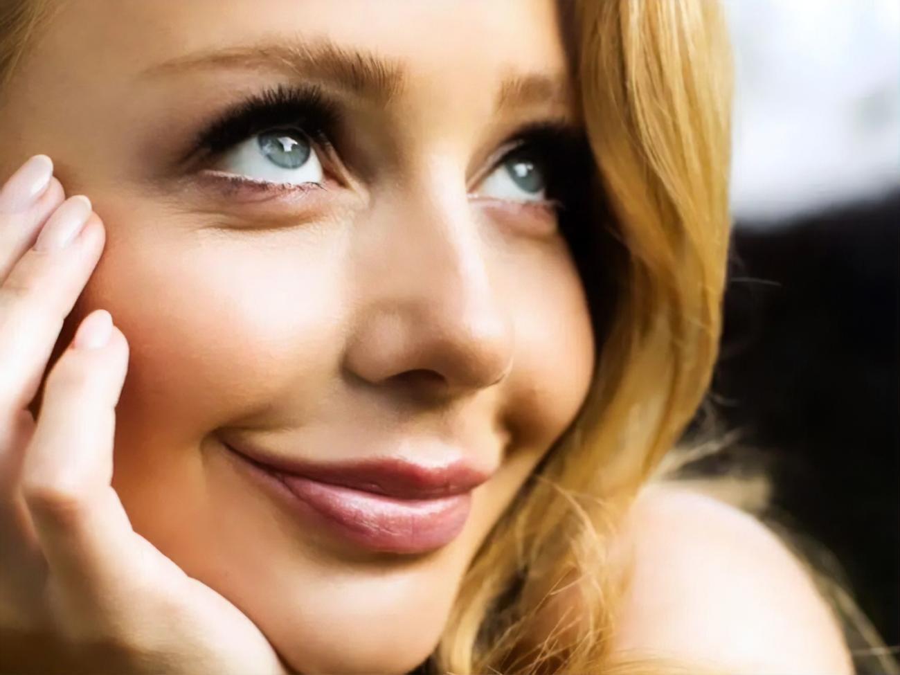 Тина Кароль родилась 25 января 1985 года