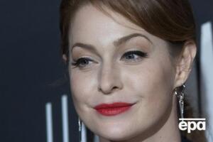 По словам Бьянко, она не могла оказать сопротивление певцу, так как была без сознания