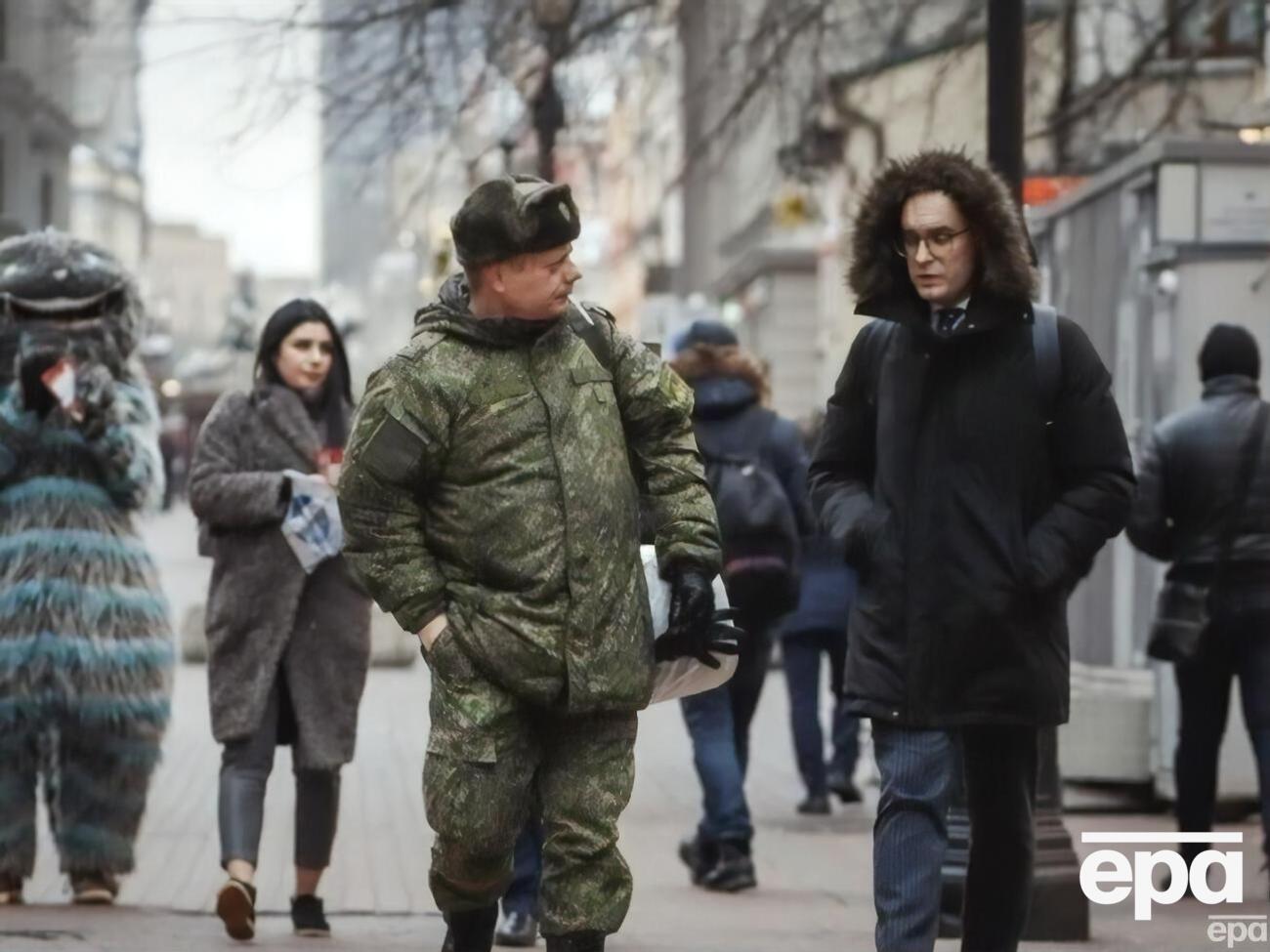 По данным Генштаба ВСУ, так называемые государственные и частные учреждения Крыма должны подать списки лиц на бронь военкоматам