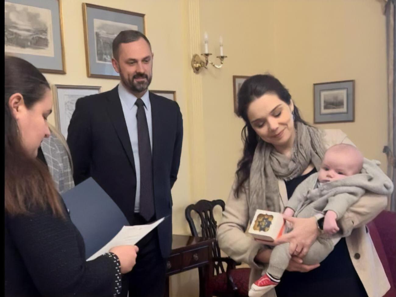 О том, что у Вельч и Сенцова родился сын, стало известно в начале декабря