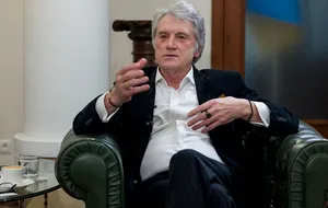 Ющенко: Путін любить себе бачити мачо. Кріпкий хлопець, грудні м’язи грають, щука ловиться, ведмеді. Але "Кримське шампанське" вже видихлося, треба нові історії. Бо Росія любить, коли проти неї увесь світ. Це гарний мотив для наступних виборів