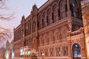 Обновленный прогноз Нацбанка предполагает сохранение учетной ставки на уровне 25% по меньшей мере до конца первого квартала 2024 года