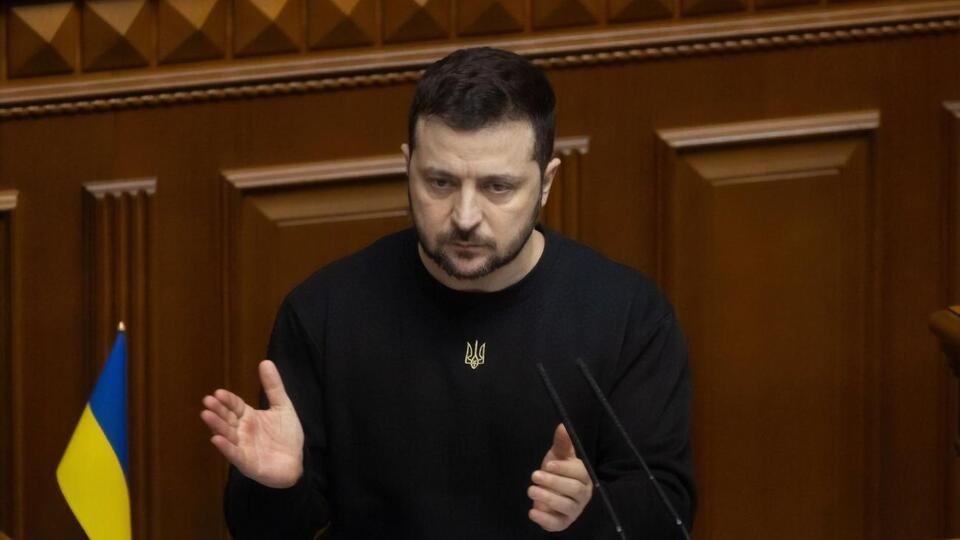 Зеленский сказал, что других выездов за границу должностных лиц или депутатов, кроме как согласно решению СНБО, в военное время не будет