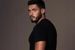 В марте 2021 года в РФ вышло несколько эпизодов "Холостяка", в котором Добрынин был ведущим, а главным героем шоу стал путинист Тимати