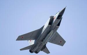 Ракеты "Кинжал" запускает истребитель МиГ-31