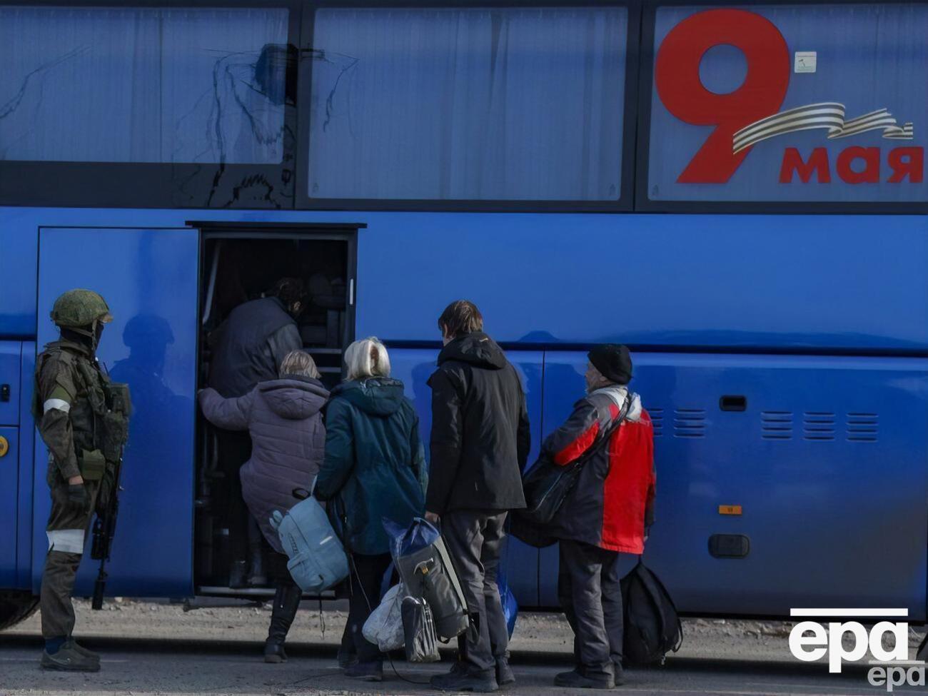 Росіяни незаконно вивезли з України щонайменше десятки тисяч людей