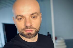 Демин не стал называть имя человека, который предлагал ему интимные отношения