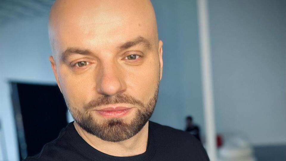 Демин не стал называть имя человека, который предлагал ему интимные отношения