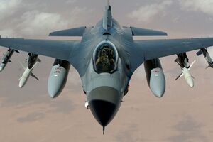 Винищувач F-16 може "здійснювати удари по наземних цілях різними типами зброї", зазначив Ігнат