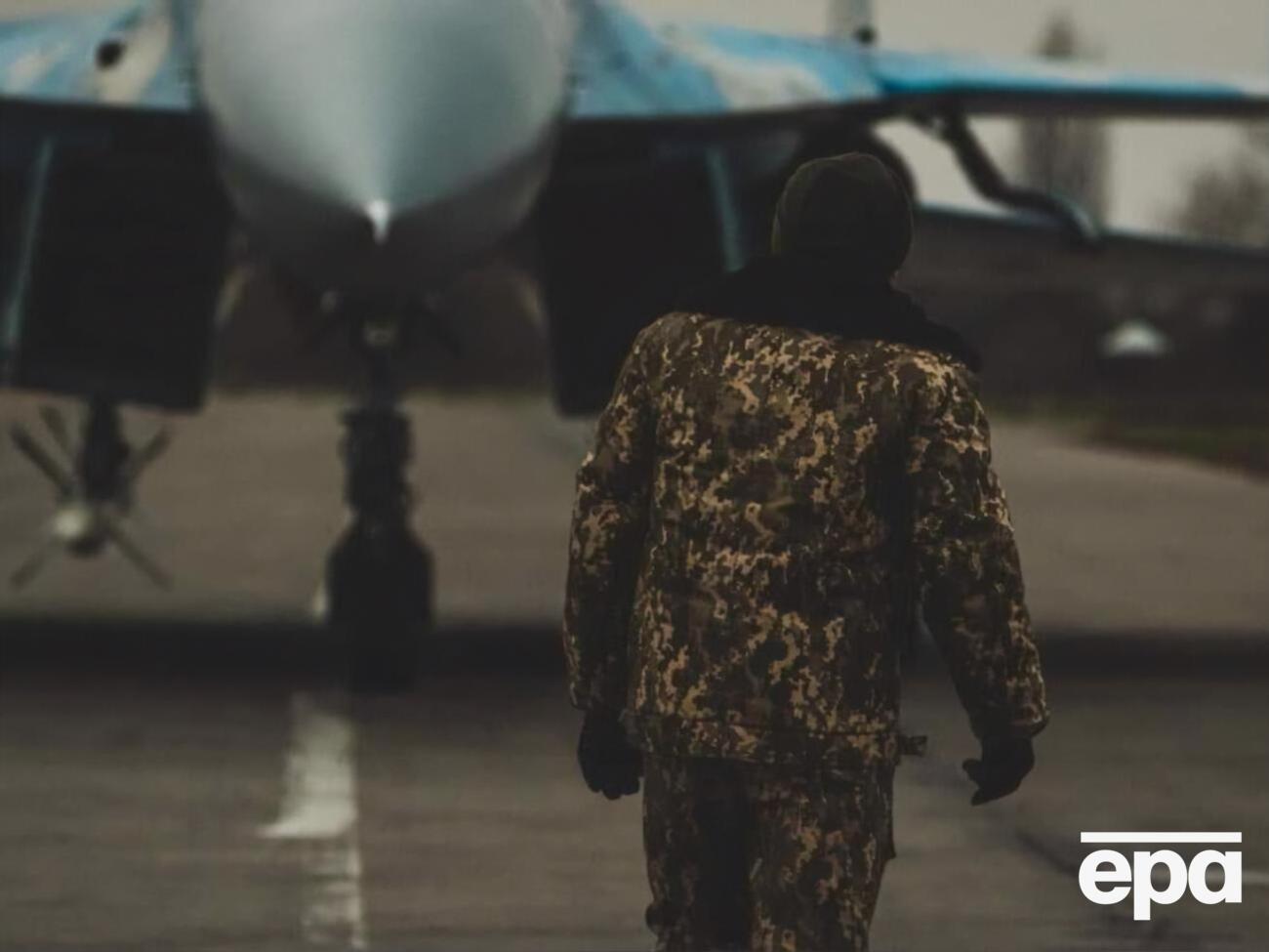 Военные аэродромы в будущем могут стать "местами совместного базирования" для гражданской и боевой авиации, отметил Игнат