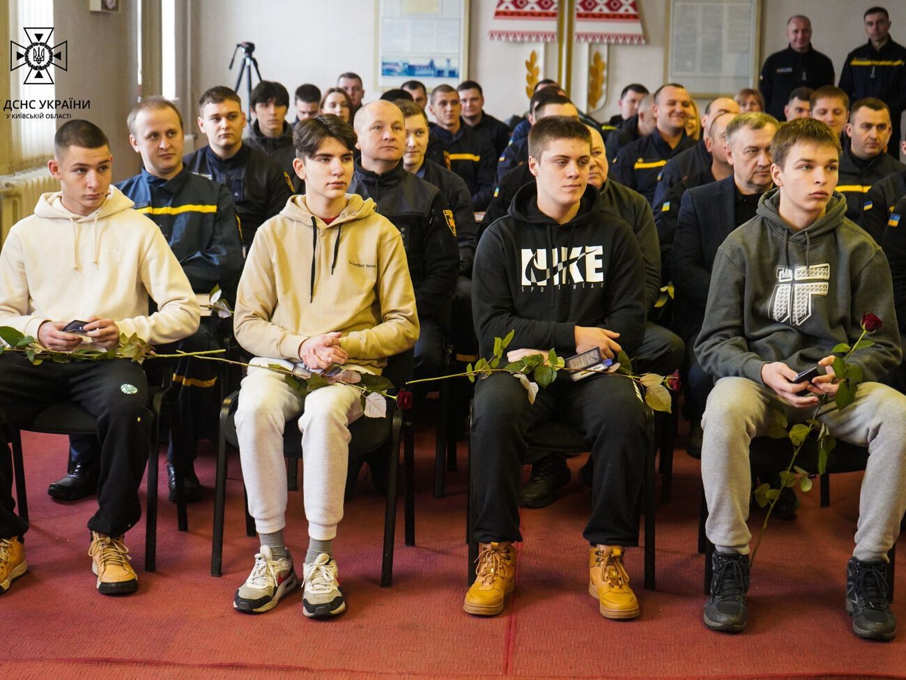 ДСНС нагородила підлітків, які допомагали рятувати дітей після авіакатастрофи у Броварах