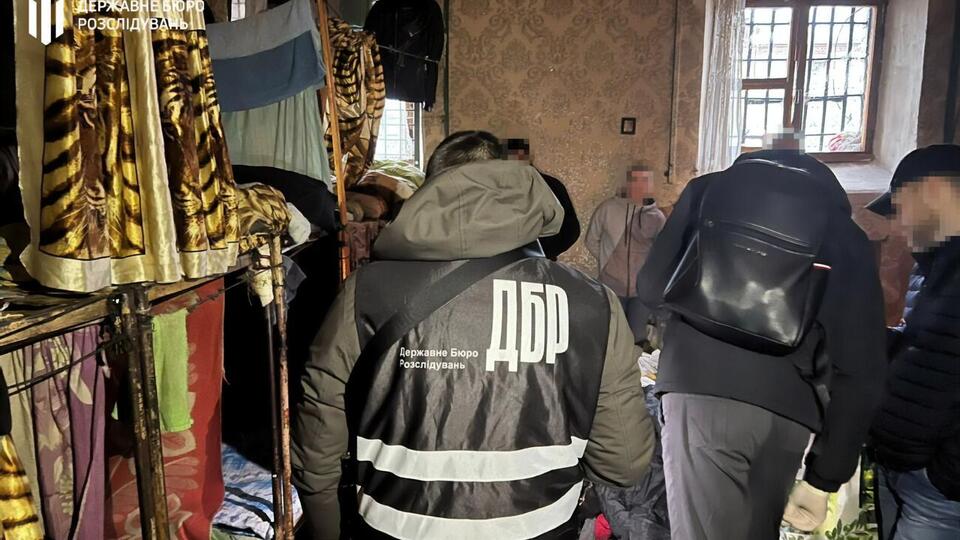 Наркотики прятали в обычные передачи – продукты, средства гигиены и тому подобное, говорят в ГБР