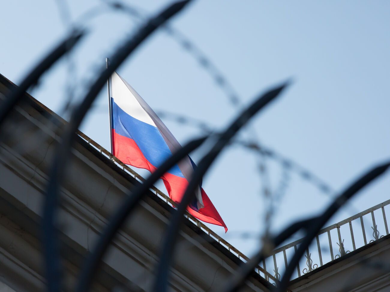 Рустамзаде зазначив, що у світу немає єдиної думки стосовно ядерного роззброєння Росії