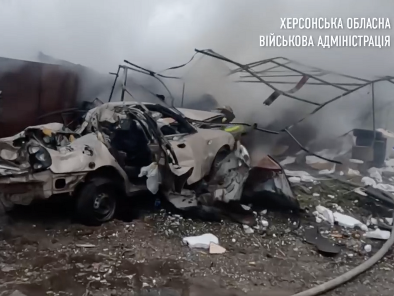 Уламки російського снаряда влучили в автомобіль, у якому були люди
