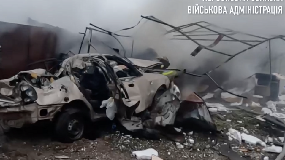 Уламки російського снаряда влучили в автомобіль, у якому були люди