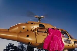 Смит: Это видео сказочное, экстравагантное, странное и все, что между этим. Создать это вместе с Муиньо было мечтой