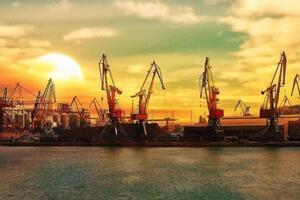 Росія блокувала вивезення української продукції з морських портів після початку повномасштабного вторгнення в Україну 24 лютого