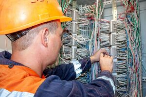 Енергосистема України внаслідок обстрілів працює в обмеженому режимі