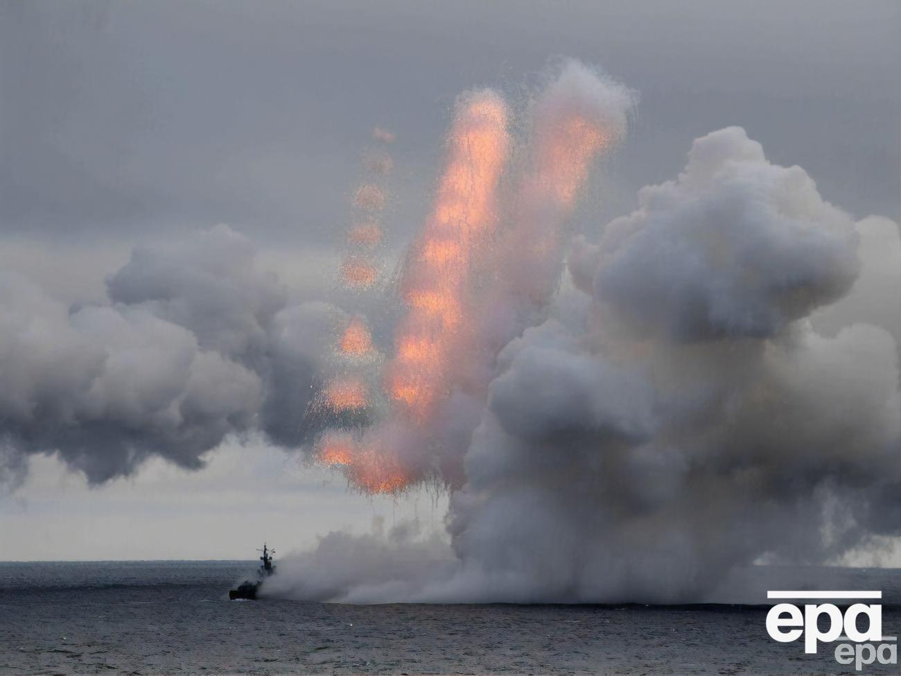 Оккупанты сосредоточили в Черном море 16 кораблей
