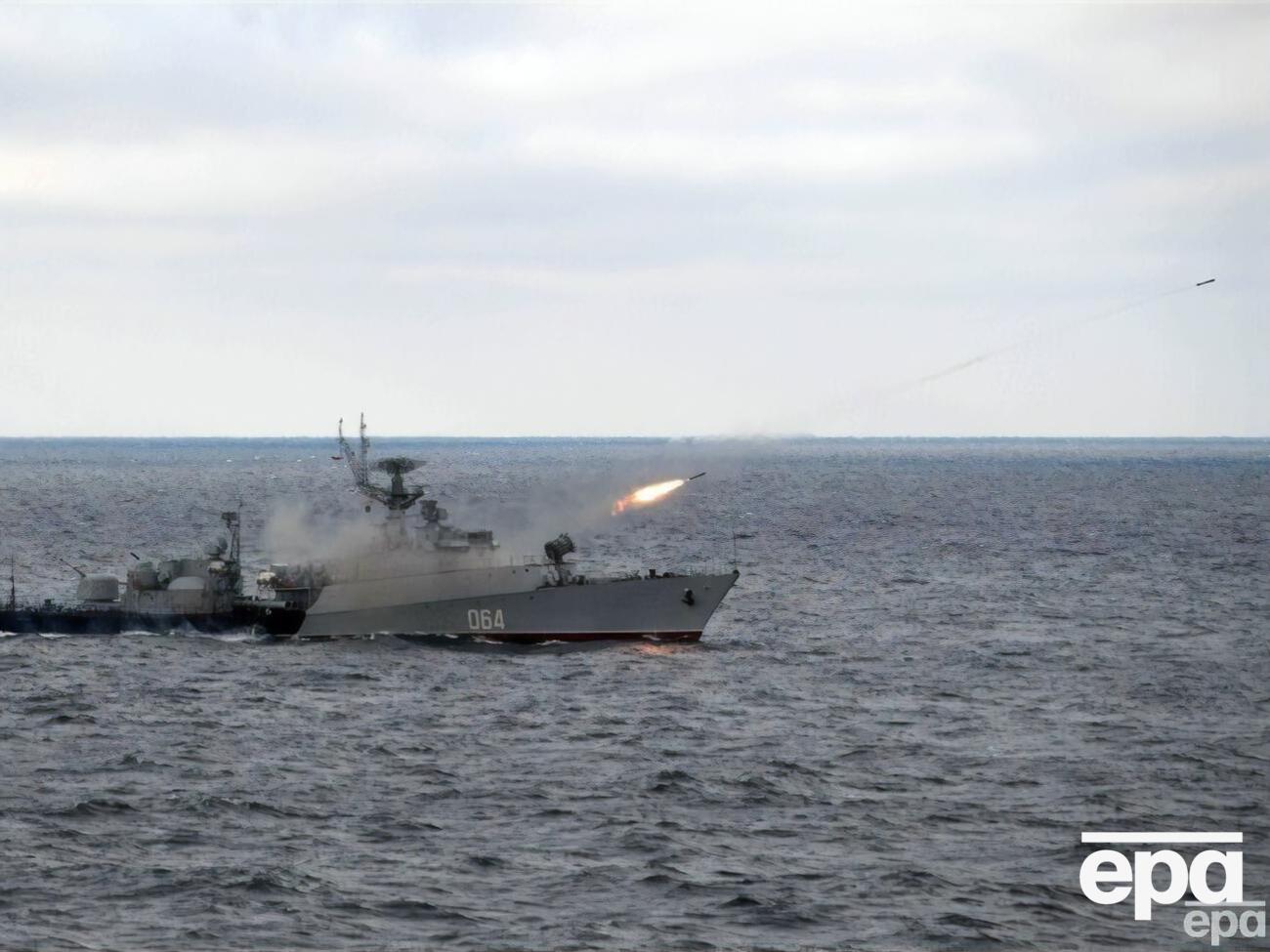 В Черном море на боевом дежурстве находится 15 кораблей РФ