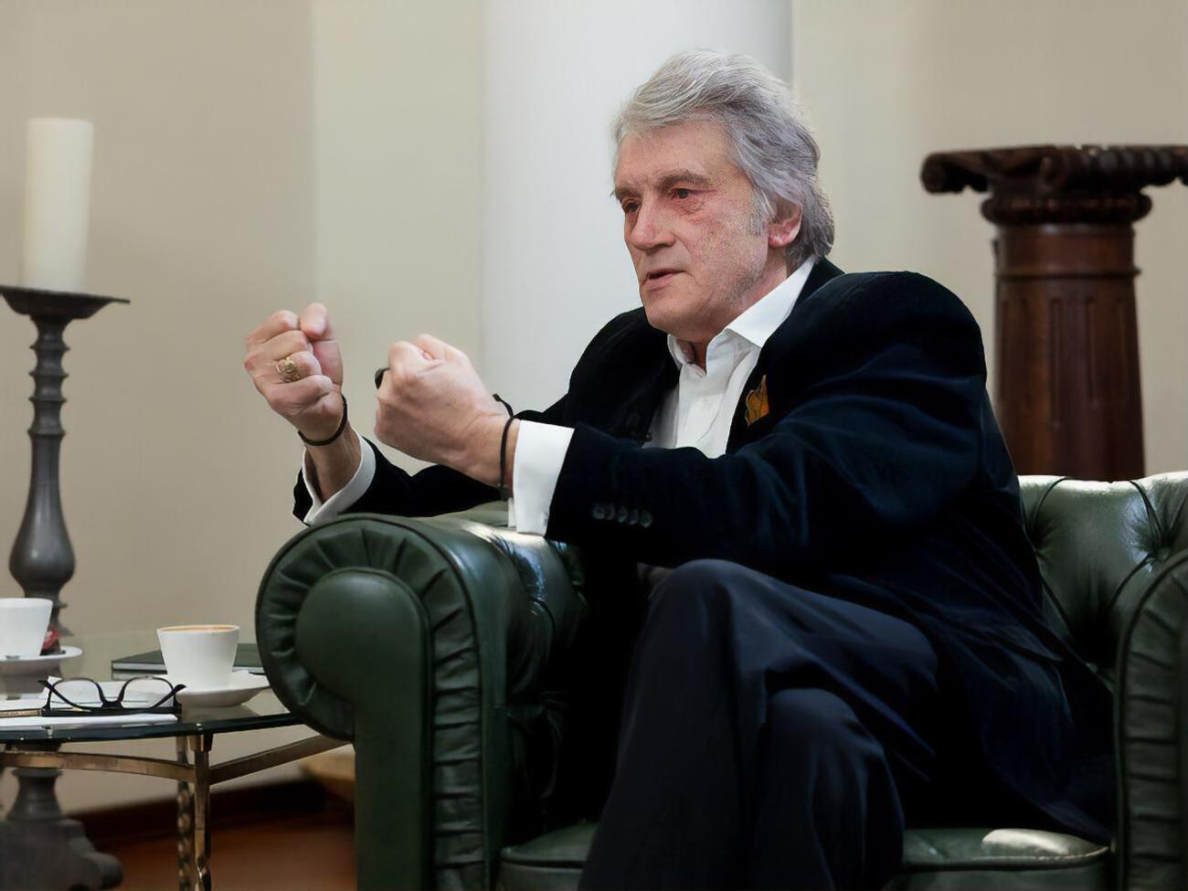 Ющенко:&nbsp;В Рождество 2009 года Путин отключает газ Украине. Это по православным обычаям, так нужно. Как сейчас бомбардировки