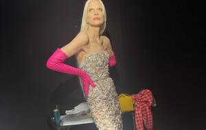 Макменами родилась в 1966 году в США