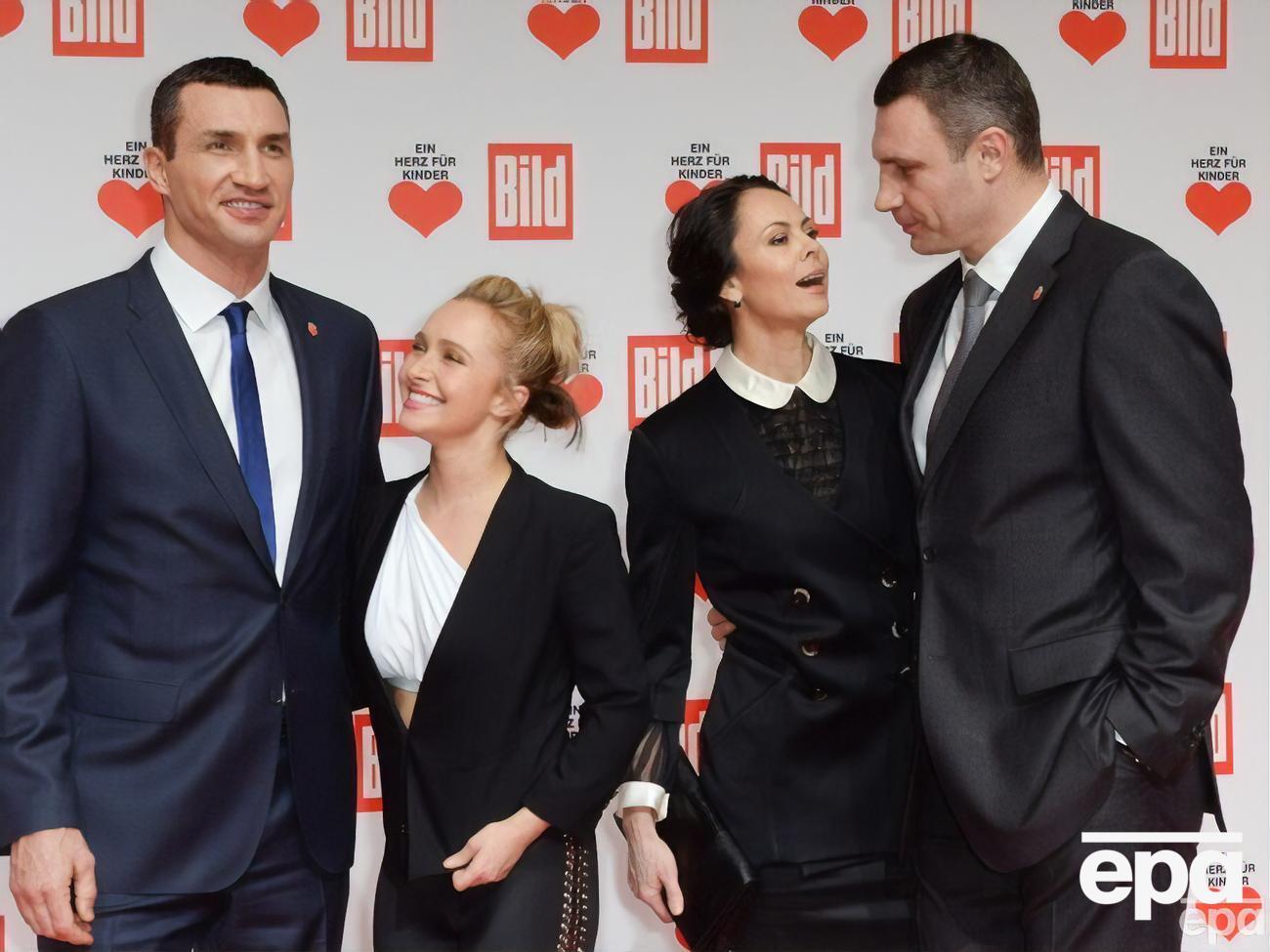 О расставании Кличко-младшего с Панеттьери стало известно в 2018 году. Кличко-старший сообщил о разводе с женой летом 2022 года