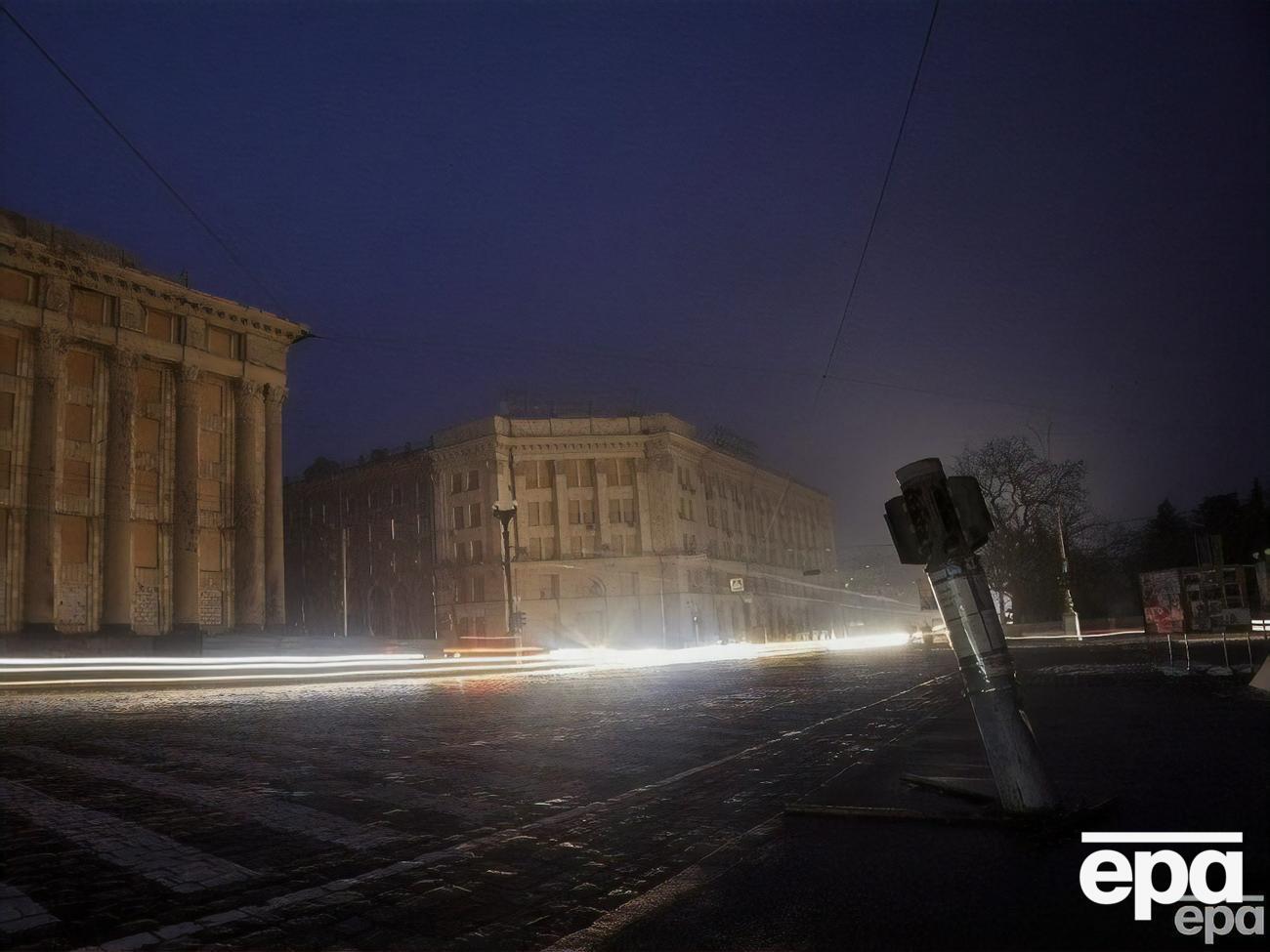 По данным Синегубова, удар пришелся по дому в центре Харькова