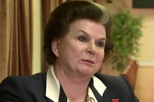 Терешкова является членом прокремлевской партии "Единая Россия"