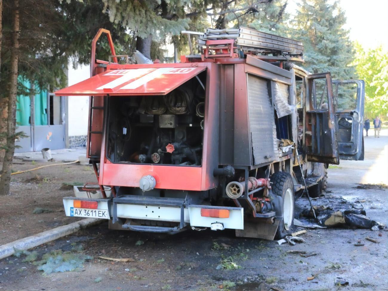 Росіяни в Україні обстрілюють пожежні депо та рятувальну техніку, мінують дороги, крадуть машини в окупованих районах