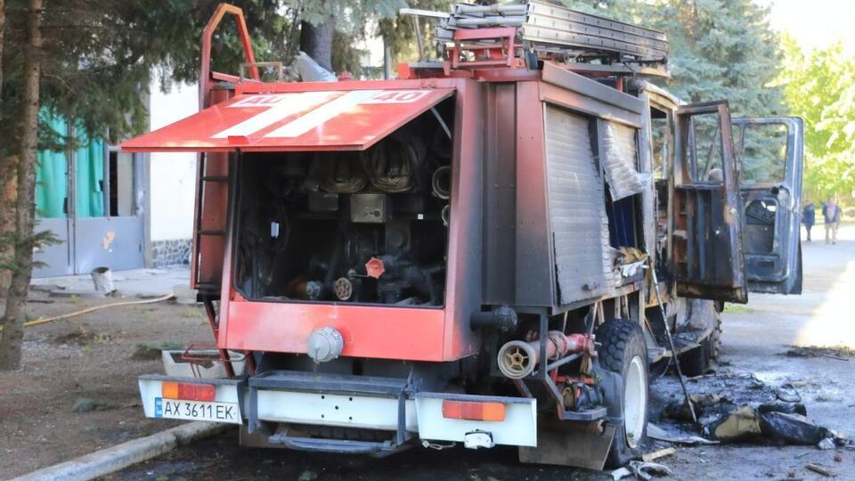 Росіяни в Україні обстрілюють пожежні депо та рятувальну техніку, мінують дороги, крадуть машини в окупованих районах