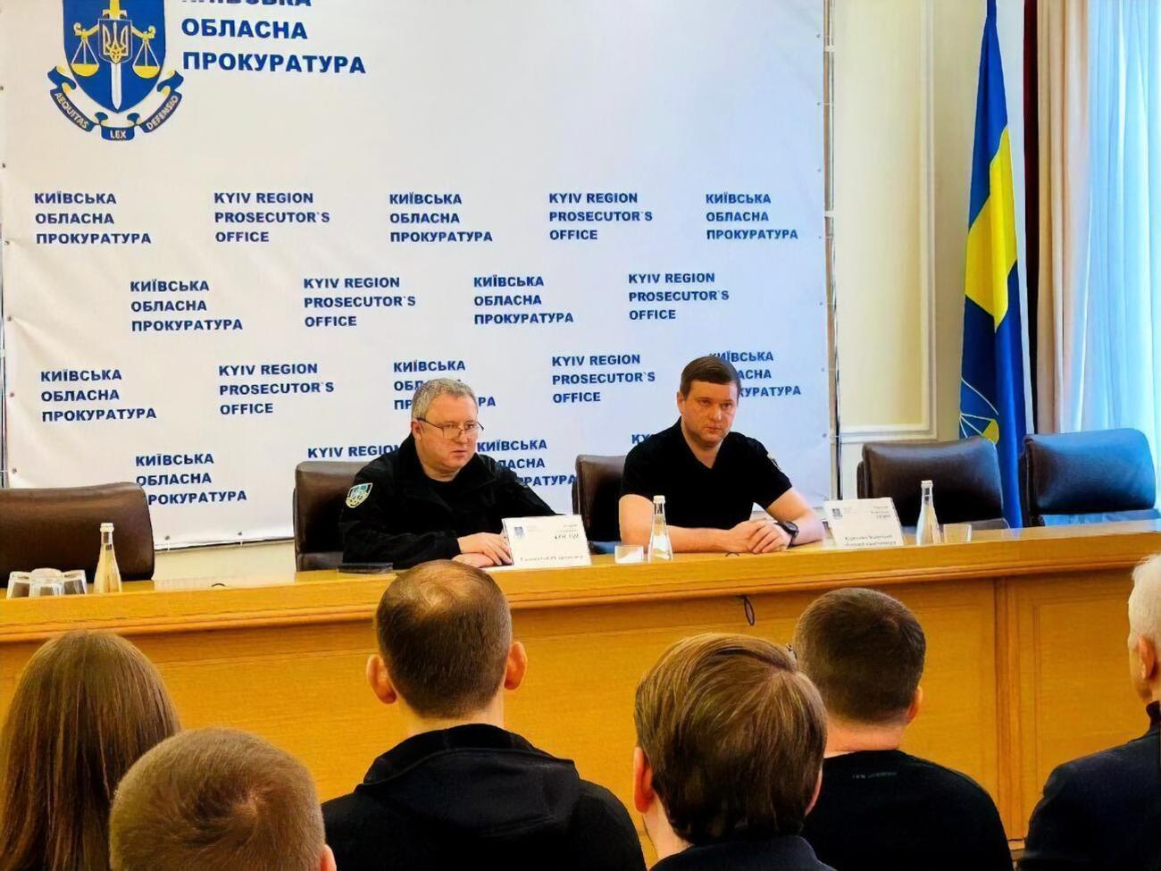 Первоочередная задача для Крыма (справа) – документирование и расследование военных преступлений РФ, отметил Костин (слева)