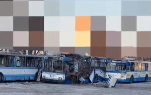 Три троллейбуса сильно повреждены, у остальных выбиты окна