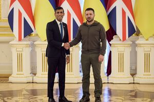 Зеленський повідомив, що у розмові із Сунаком 3 січня обговорив "подальшу оборонну співпрацю"