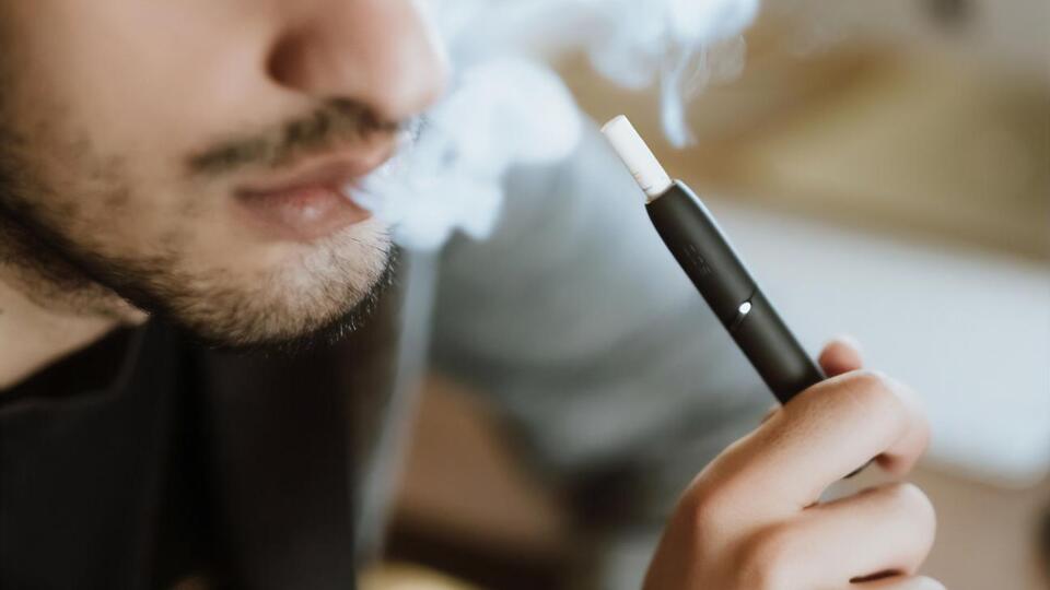 IQOS – это система нагревания табака, разработанная и представленная компанией Philip Morris International