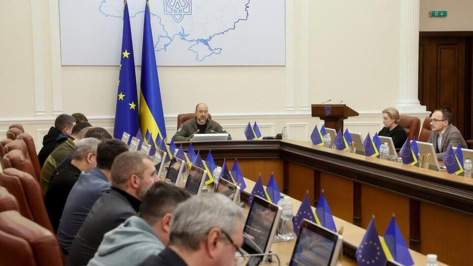 Все налоги, которые платят граждане и бизнес, пойдут именно на оборону и безопасность Украины, отметил на заседании Кабмина Шмыгаль