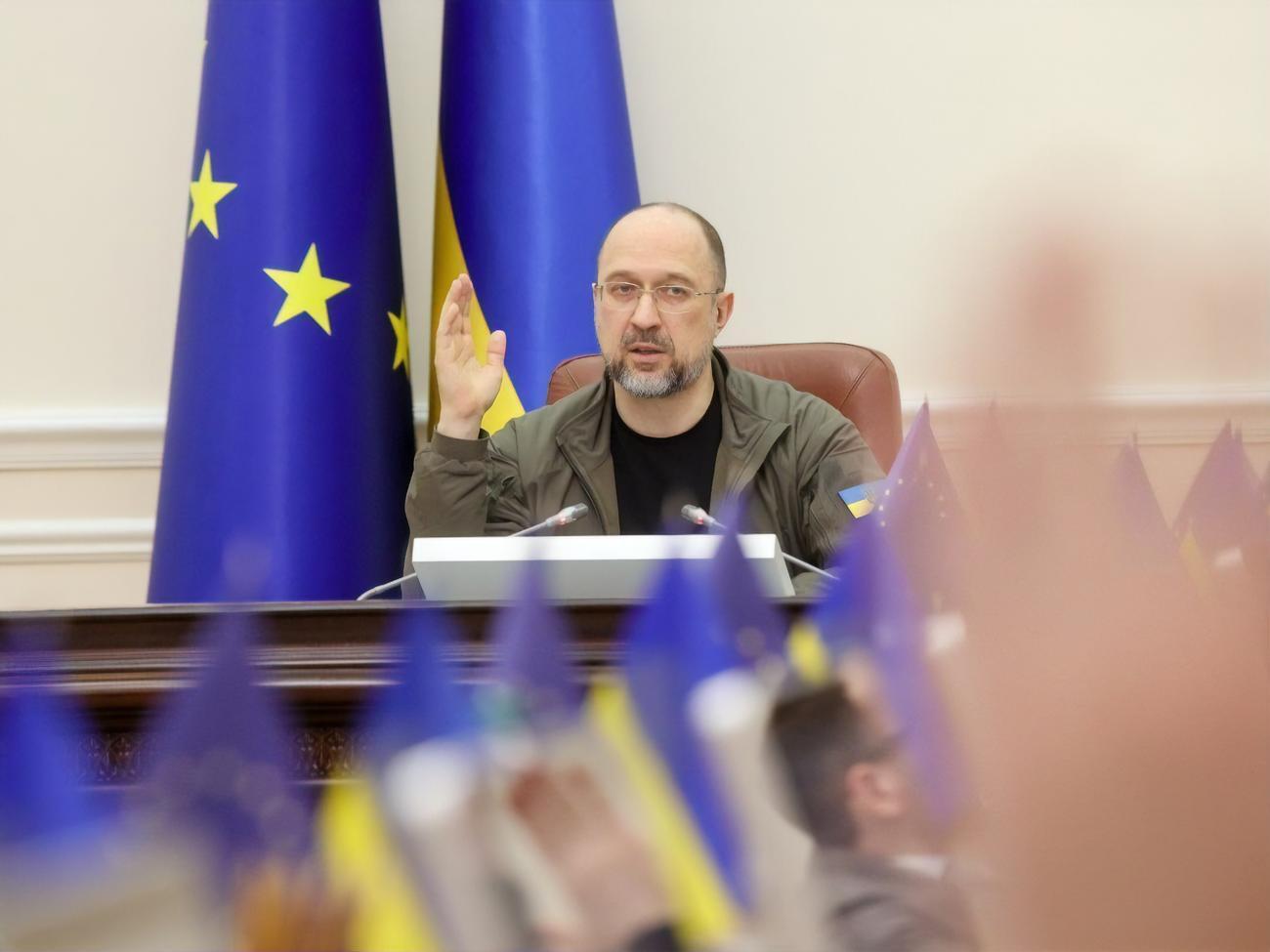 После завершения в Украине военного положения актуальны изменения в Конституцию, которые финализируют реформу децентрализации, отметил Шмыгаль