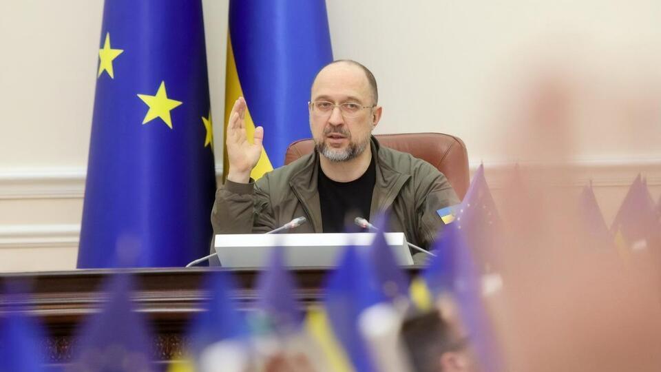 После завершения в Украине военного положения актуальны изменения в Конституцию, которые финализируют реформу децентрализации, отметил Шмыгаль