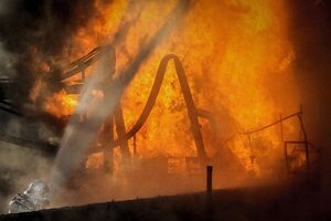 В результате прилета на объектах гражданской инфраструктуры возник пожар, отметили в Запорожской ОВА