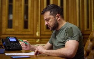 Зеленский (на фото) 3 января провел разговор с премьером Норвегии Стере