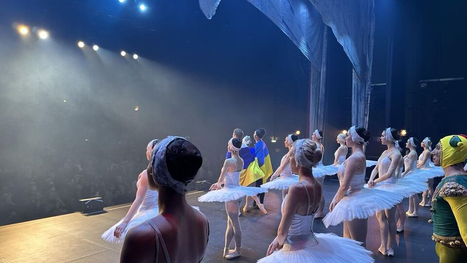 До 2017 года The Ukrainian National Ballet of Odessa назывался "Театр российского классического балета"